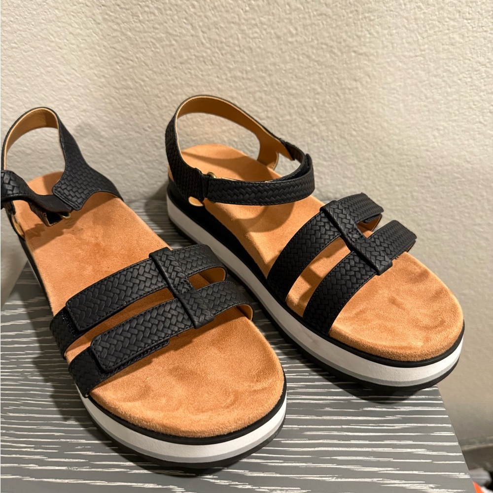 Black Strappy Sandals with Platform Sole